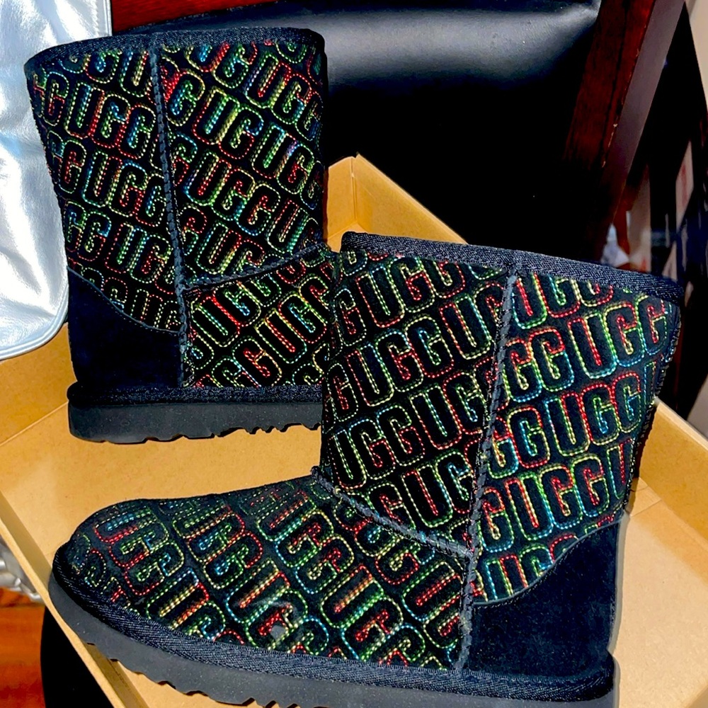 Black Kids Classic Ugg Boots Sz.4 z Brand New